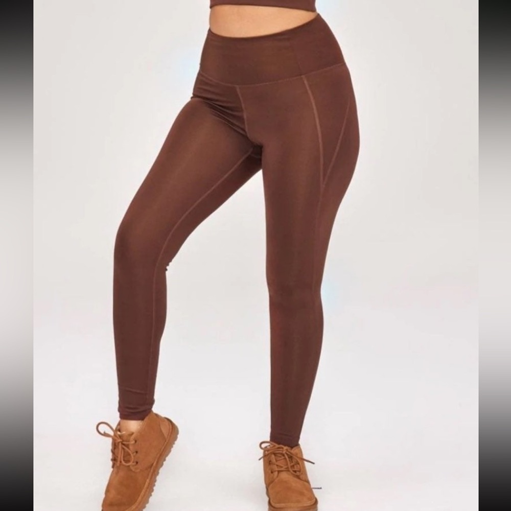 NWT EARTH Compressive High-Rise Legging (19.5")